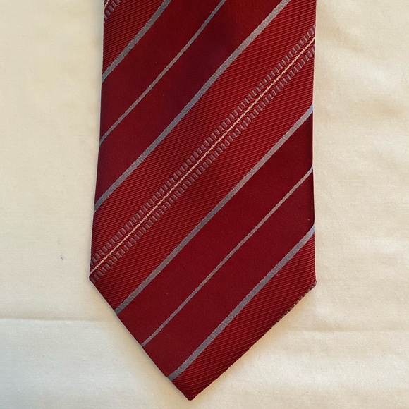 Giorgio Armani 100% Silk Tie Red & Burgundy Stripes w Thin Gray Stripe Accent - Picture 2 of 7